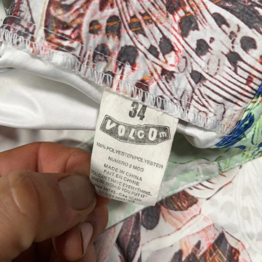 VTG Y2K Volcom Numero 2 Mod Board Shorts Mens 34 Floral Print‎ Swim Trunks White